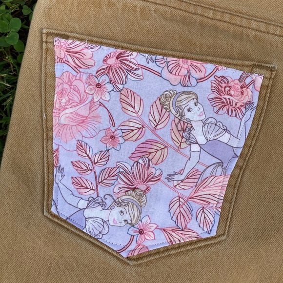 Levis Shorts Cinderella Pink Tan Purple Size 34 - Picture 2 of 4